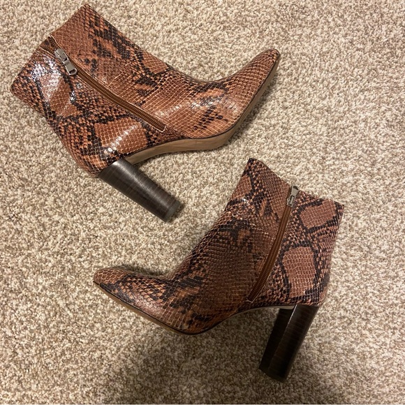 Ann Taylor Talulah Embossed Ankle Boots Size 9 Snakeskin Like Croc Print Booties - Picture 8 of 9